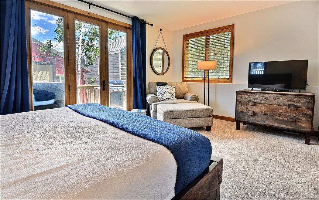Cozy comfortable king sized bedroom with BIG flatscreen TV!