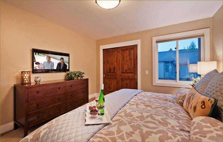 Master bedroom includes a king bed, HDTV and ensuite bathroom.