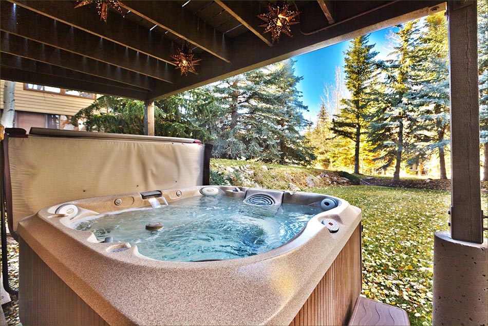 Relax after a long day on the slopes in the hot tub!