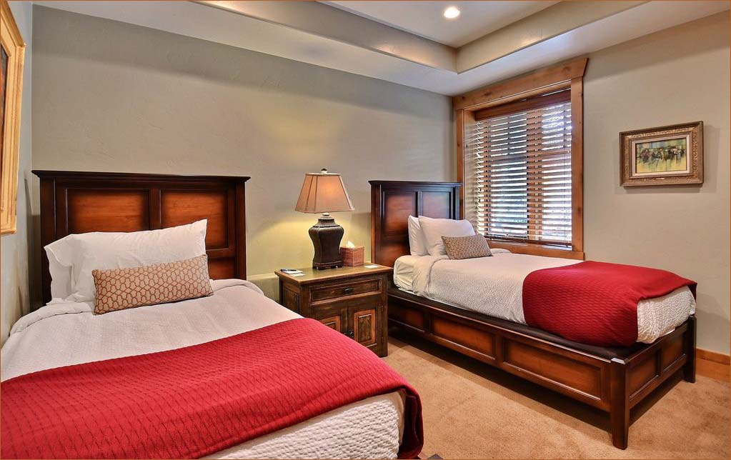 Twin guestroom of Park City luxury Park Avenue home for rent.