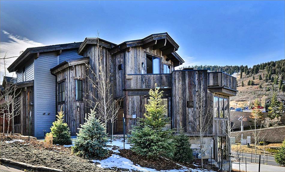 Walk to all from this Historic Downtown Park City 4 bedroom, 5.5 bathroom luxury rental on Ontario Avenue.  Walk  to village shops, restaurants and Park City Mountain Resort Town Lift.