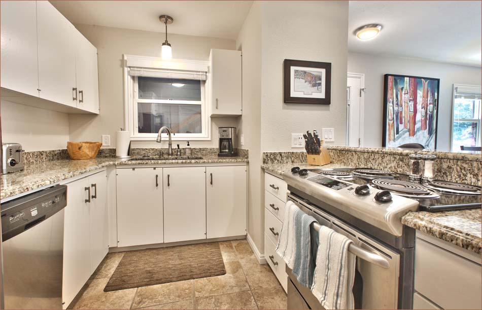 Beautiful, fully equipped kitchen with stainless steel appliances.
