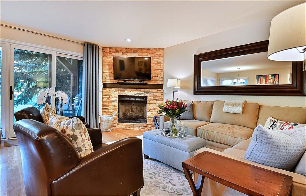 Warm and social open living spaces in this beautiful 2 bedroom, 2 bath Park City luxury chalet.