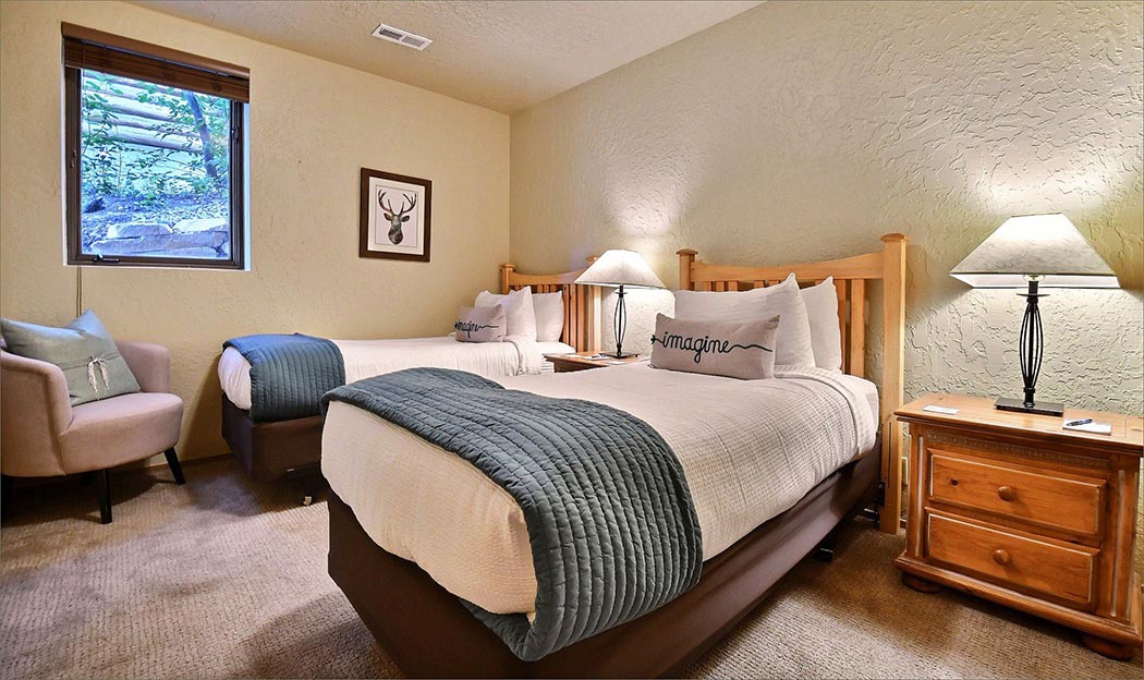 The 3rd guest room features 2 twin beds and private cable flatscreen TV/VCR.